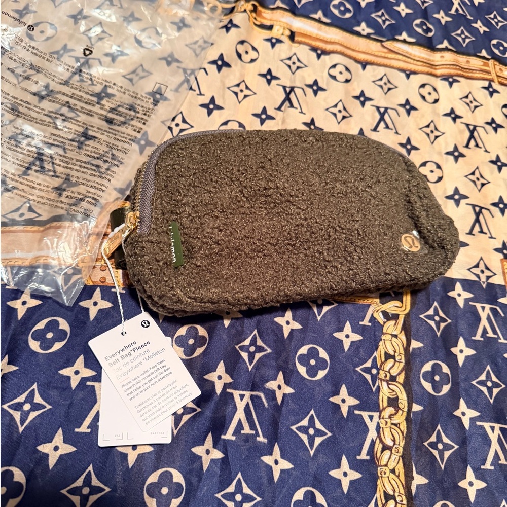 Lululemon Athletica sherpa belt bag
